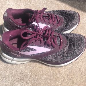 Women’s Brooks Launch 4 size 7